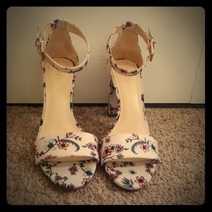 Nine West Floral Block Heel Sandal Size 6.5M